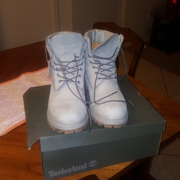 A gry Timberland boot - Picture 3 of 3